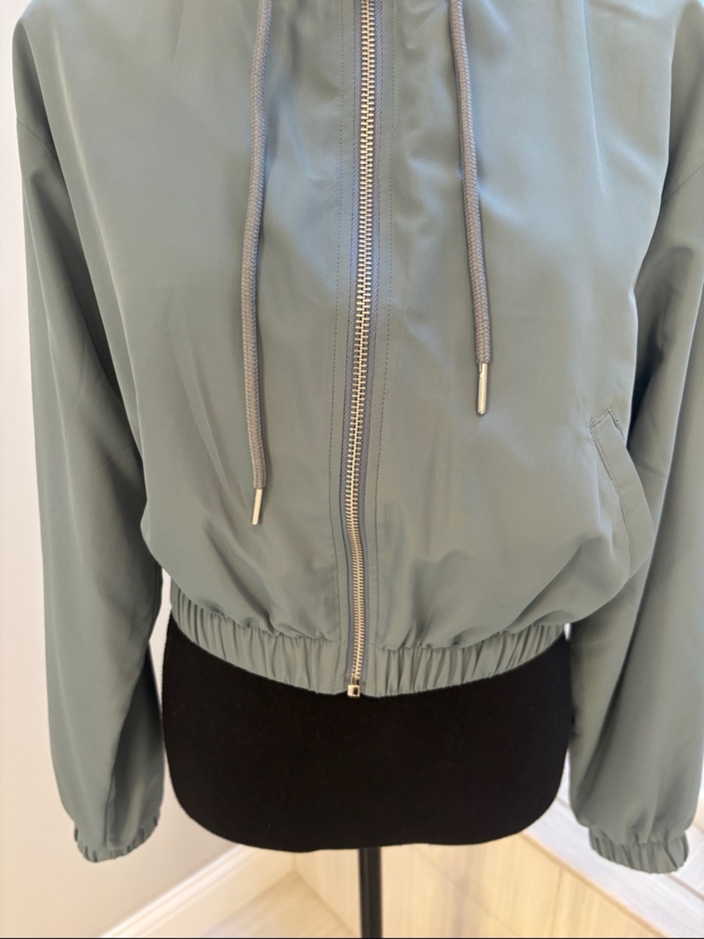 Forever 21 Sage Green Hooded Zip-Up Windbreaker Jacket - Picture 5 of 10